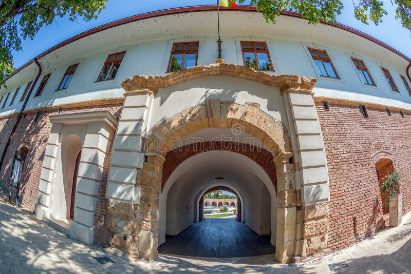 Främre sikt med en enterance av bastionen Maria Theresia från royaltyfria foton Främre sikt med en enterance av bastionen Maria Theresia från royaltyfria foton