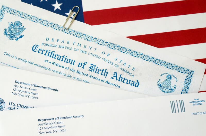 Fs-545 Certificering Van Geboorte Het is Vinden Onder Amerikaanse Vlag Met Envelop Van Het Department of Stock Afbeelding - Image of vreemd, internationaal: 170022567