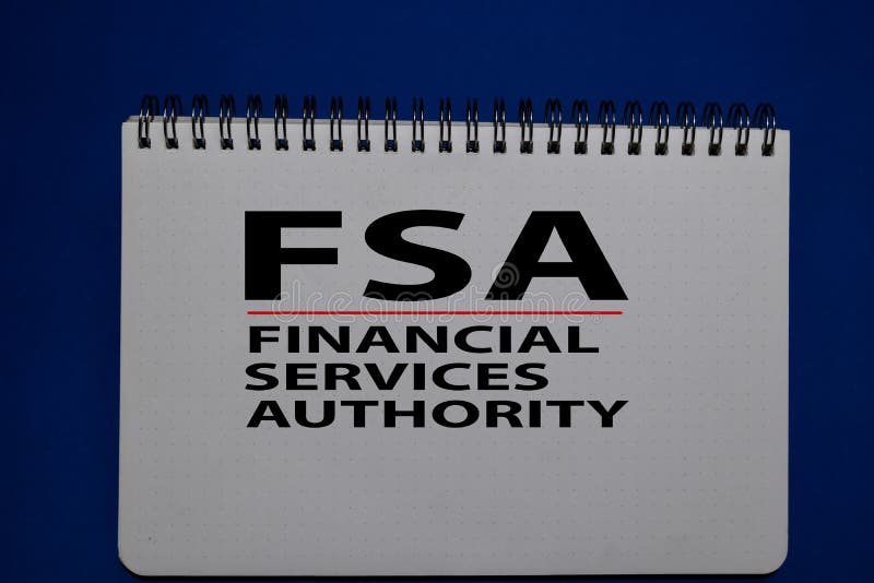 FSA- Finanzdienstleistungs-Berechtigungsakronym schreiben auf ein Buch, das auf dem Schreibtisch befindet