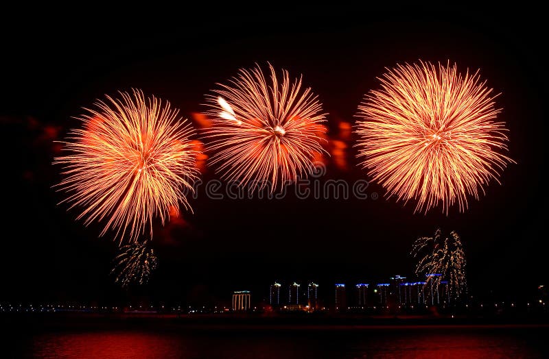 Fuegos artificiales fotografía de archivo Fuegos artificiales fotografía de archivo
