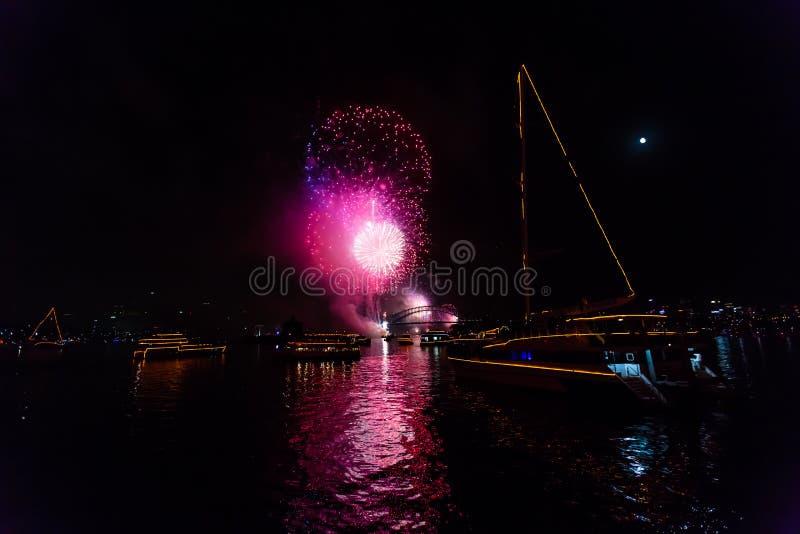 Fuegos artificiales de Eve 2015 de Sydney New Year fotos de archivo Fuegos artificiales de Eve 2015 de Sydney New Year fotos de archivo