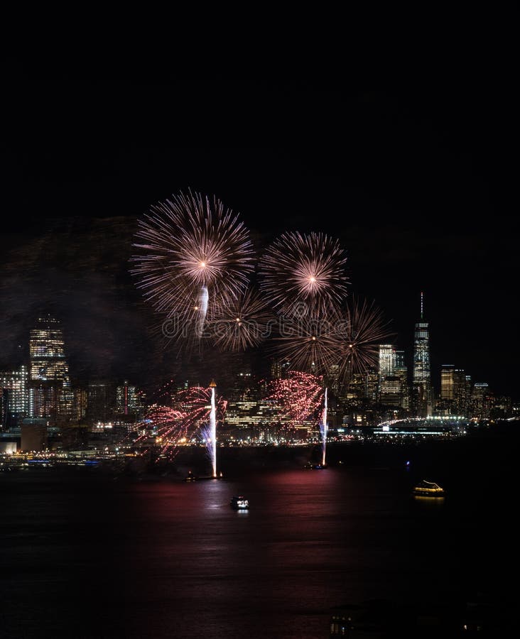 Fuegos artificiales de Nueva York imagen de archivo libre de regalías Fuegos artificiales de Nueva York imagen de archivo libre de regalías