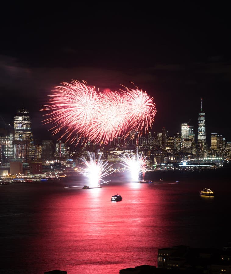 Fuegos artificiales de Nueva York imagen de archivo libre de regalías Fuegos artificiales de Nueva York imagen de archivo libre de regalías