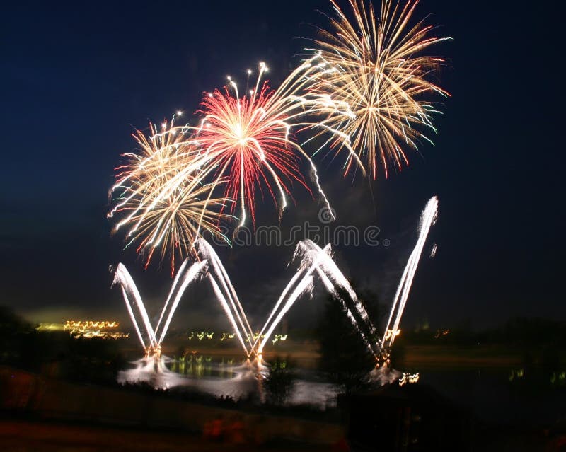 Fuegos artificiales hermosos fotos de archivo Fuegos artificiales hermosos fotos de archivo