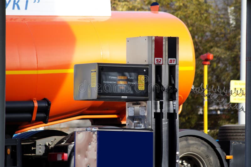 Fuel pump and tanker