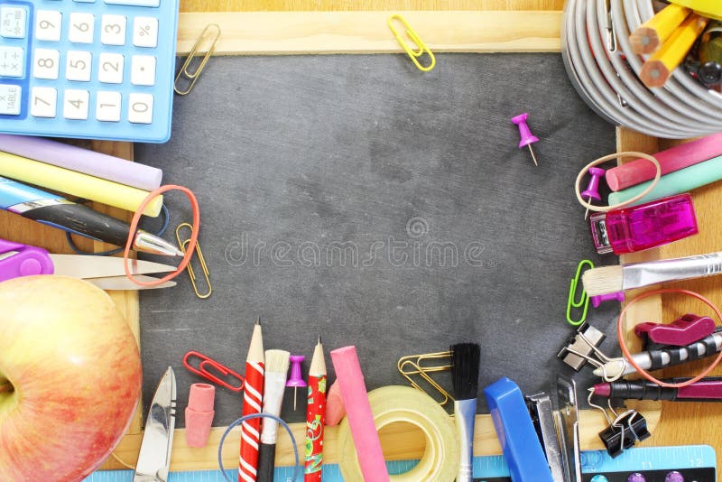 Fuente de escuela en la pequeña pizarra imágenes de archivo libres de regalías Fuente de escuela en la pequeña pizarra imágenes de archivo libres de regalías