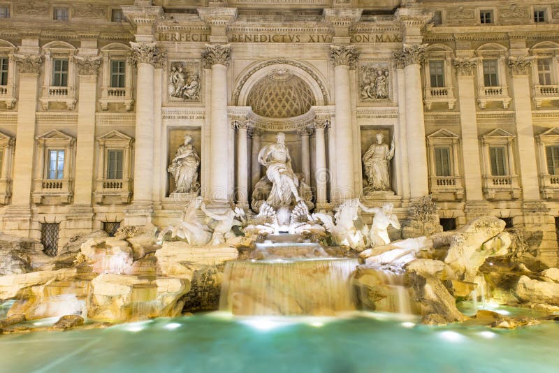 Fuente del Trevi (Fontana di Trevi) en Roma