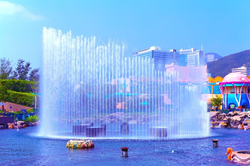 Fuente en el parque Hong-Kong del océano imagen de archivo