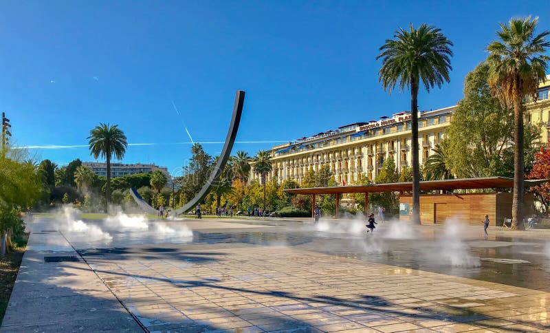 Fuente En La Promenade Du Paillon Niza Francia Foto De Archivo Editorial Imagen De Agua