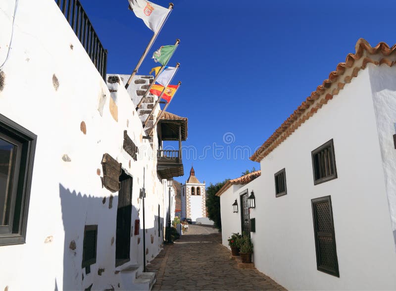 Fuerteventura, Betancuria: Weinig Straat in het Oude Kwart stock afbeelding Fuerteventura, Betancuria: Weinig Straat in het Oude Kwart stock afbeelding