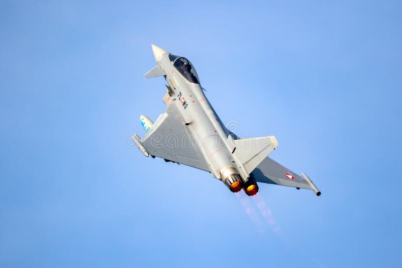 Fuerza aérea austria ef2000 eurofighter tifón jet despegando de la base aérea kleinebrogel belgium 13 de septiembre de 2021 imagenes de archivo