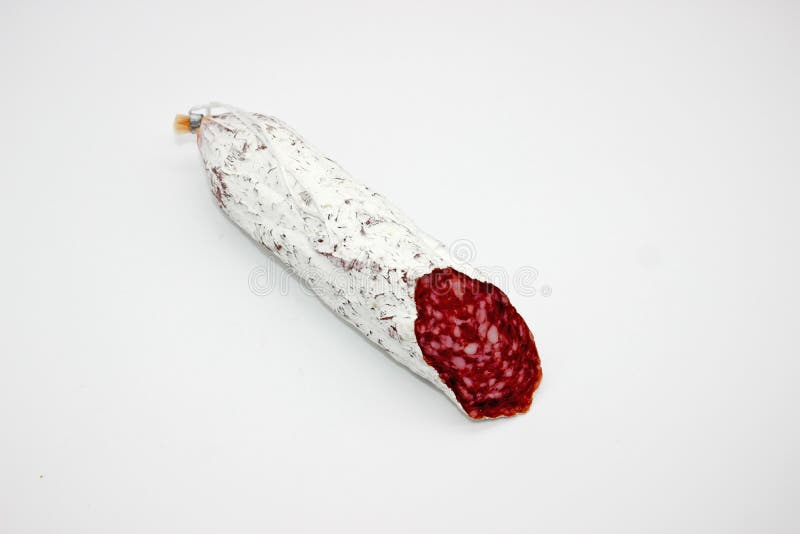 Fuet est trait? mince et sec catalan, saucisse de viande de porc dans un intestin de porc photographie stock libre de droits Fuet est trait? mince et sec catalan, saucisse de viande de porc dans un intestin de porc photographie stock libre de droits