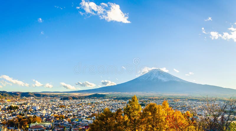 Fuji berg i eftermiddagen, sikt från Chureito, Fujiyoshida, Yamanashi, Japan arkivbild Fuji berg i eftermiddagen, sikt från Chureito, Fujiyoshida, Yamanashi, Japan arkivbild