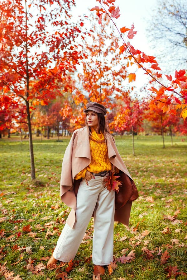 Beautiful Ladylike Woman Wearing Elegant Clothes,posing at Park Stock Photo  - Image of autumn, beige: 46243754