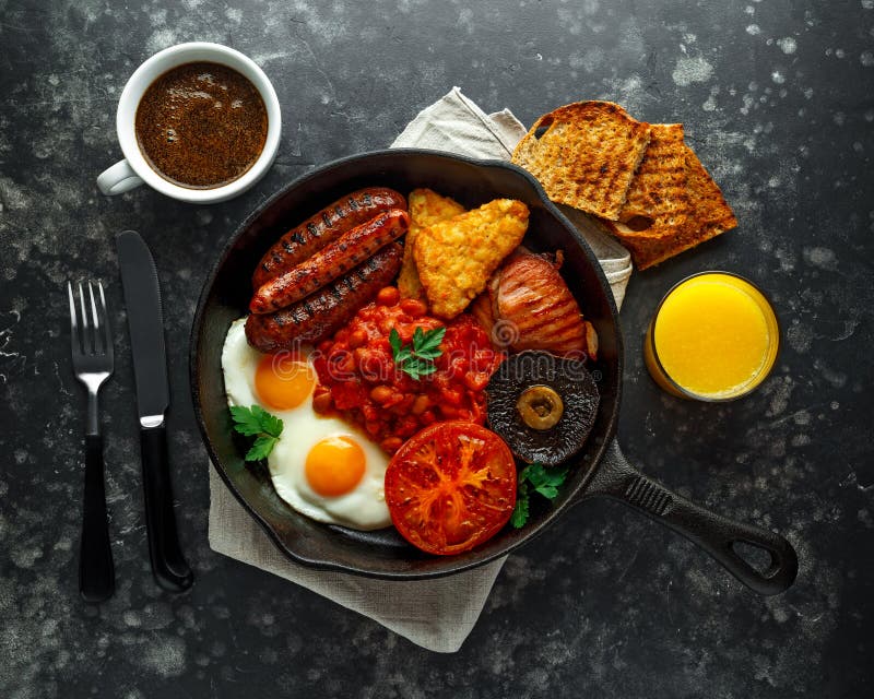 Full English Breakfast with Bacon, Sausage, Fried Egg, Baked Beans ...