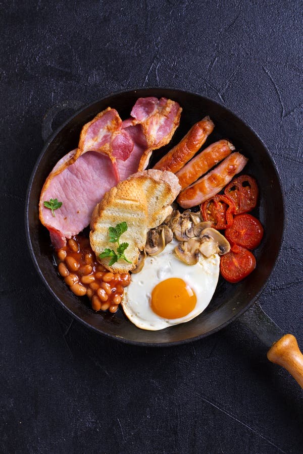 Full English or Irish Breakfast with Sausages, Bacon, Eggs, Tomatoes ...