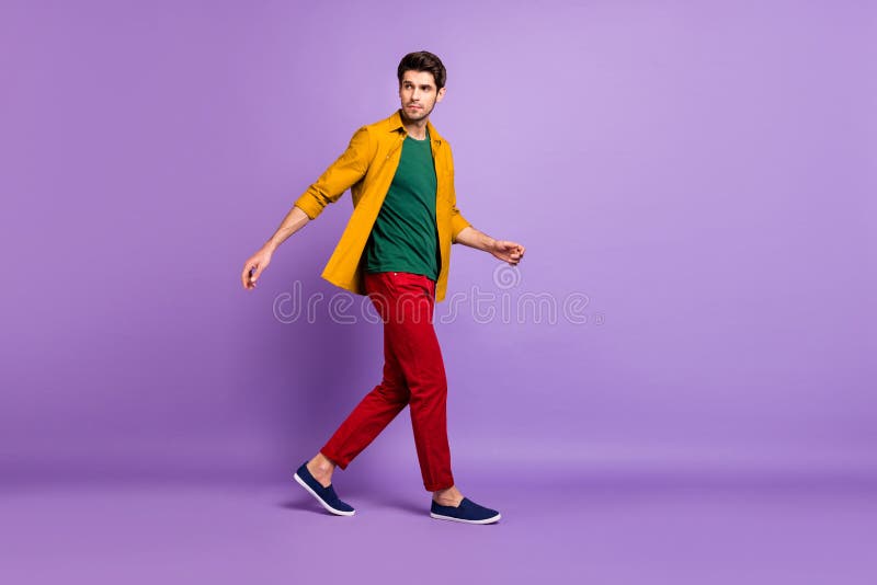 Full length body size side profile photo of uncertain man unsure about what is going on in shoes going isolated violet