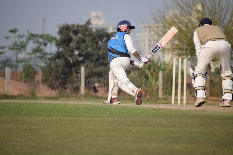 Full Length of Cricketer Playing on Field during Sunny Day, Cricketer ...