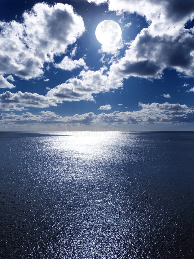 Full moon over the sea royalty free stock photo Full moon over the sea royalty free stock photo
