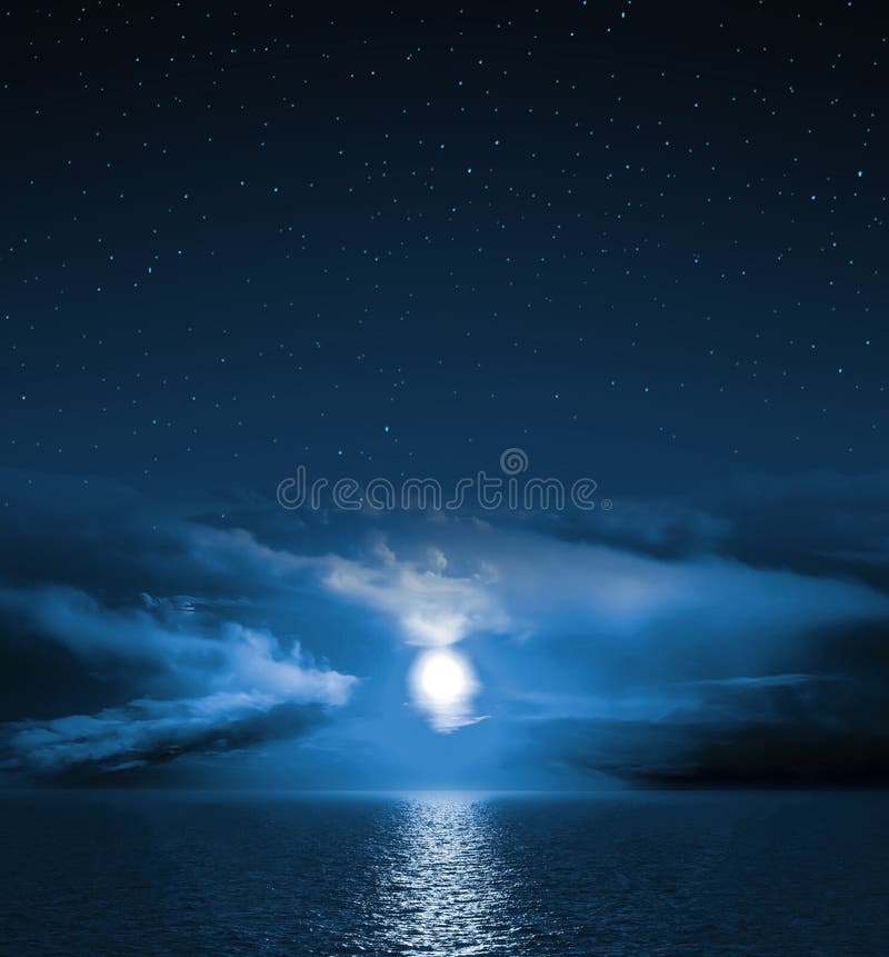 Full moon rising over empty ocean royalty free stock photography Full moon rising over empty ocean royalty free stock photography