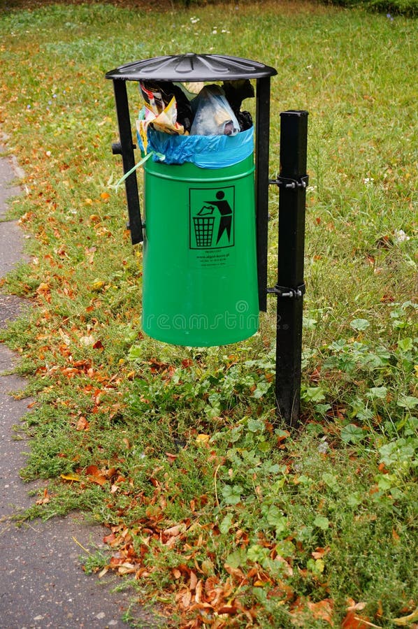 Full trash bin editorial image. Image of polish, environment 35185750