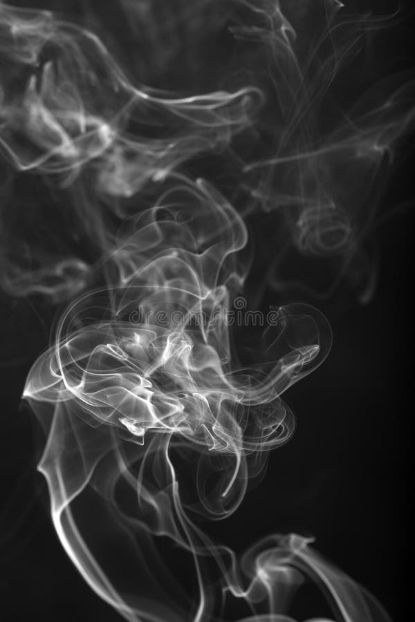 Fumaça branca sobre fundo preto imagens de stock