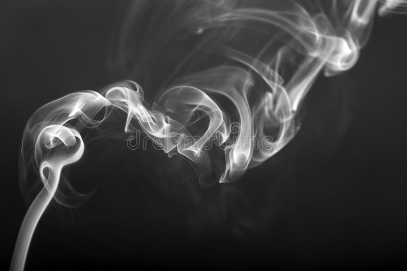 Fumaça branca sobre fundo preto fotografia de stock royalty free