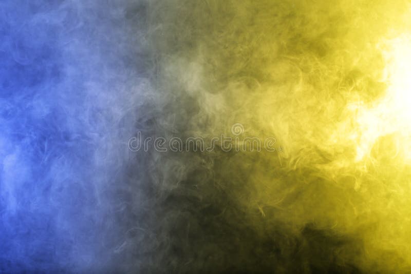Fumo in Giallo Blu Sullo Sfondo Nero Fotografia Stock - Immagine di  generatore, concetto: 217408736