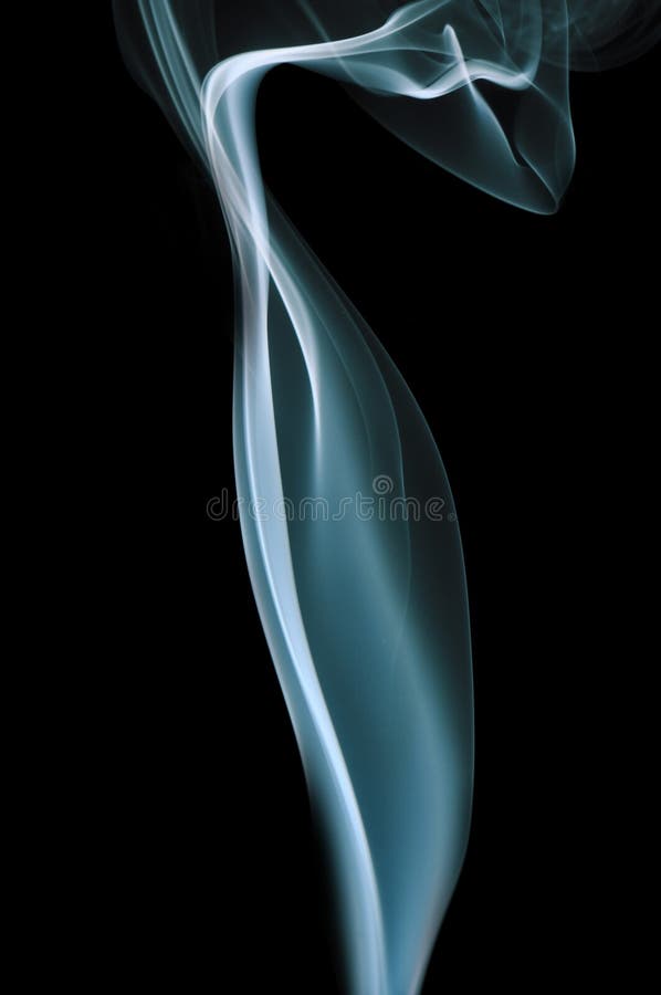 Fumo azul no fundo preto fotografia de stock royalty free Fumo azul no fundo preto fotografia de stock royalty free