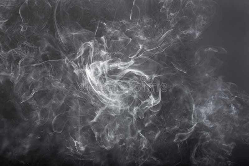 Fumo branco em um fundo preto imagens de stock