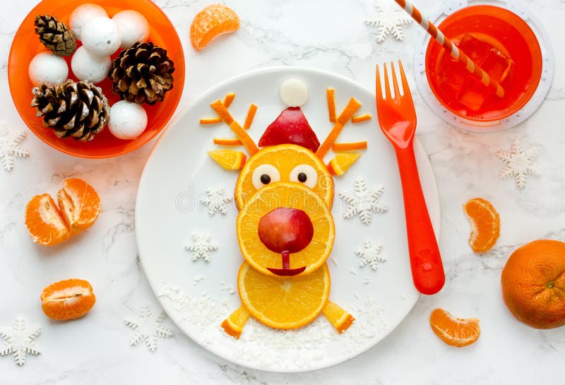 Fun Christmas food art idea - edible reindeer from orange slices