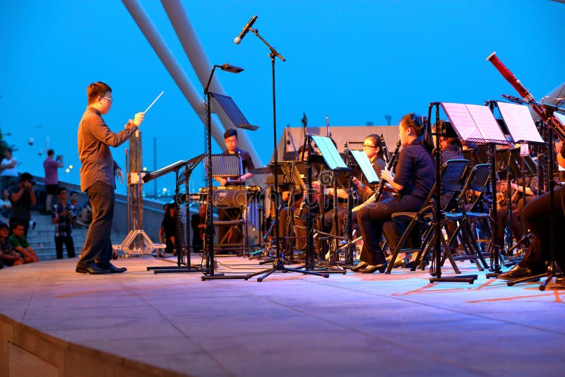 Funcionamiento en el teatro al aire libre Singapur de la explanada imagenes de archivo Funcionamiento en el teatro al aire libre Singapur de la explanada imagenes de archivo