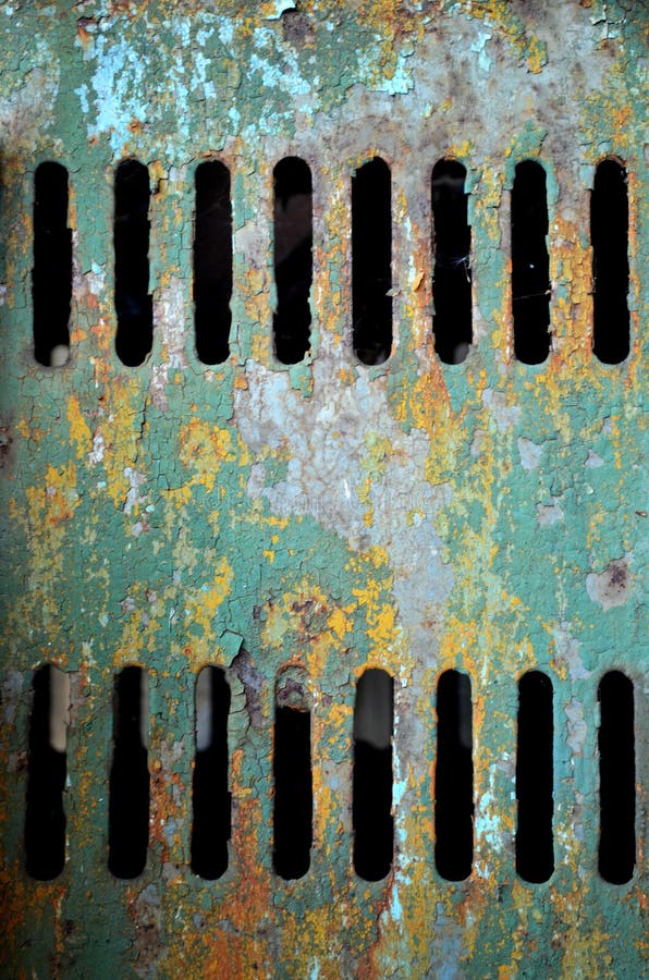 Fundalul este format dintr-o foaie de fier veche cu două rânduri de găuri verticale. royalty free stock photo