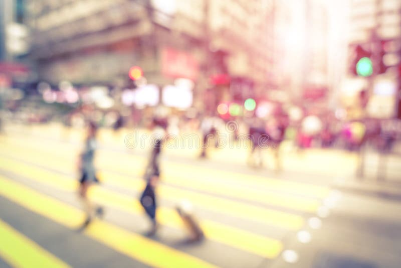Fundo abstrato defocused borrado dos povos que andam na rua fotografia de stock Fundo abstrato defocused borrado dos povos que andam na rua fotografia de stock