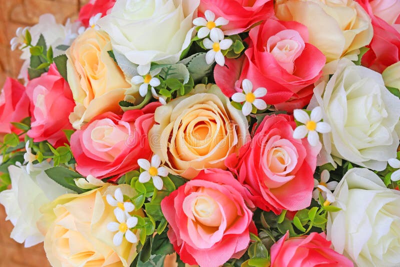 Fundo artificial bonito das flores do ramalhete imagens de stock Fundo artificial bonito das flores do ramalhete imagens de stock