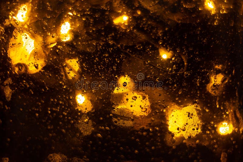 Fundo brilhante dourado com luzes do bokeh Textura borrada de brilho amarela Luzes e fundo defocused abstrato das bolhas fotos de stock Fundo brilhante dourado com luzes do bokeh Textura borrada de brilho amarela Luzes e fundo defocused abstrato das bolhas fotos de stock