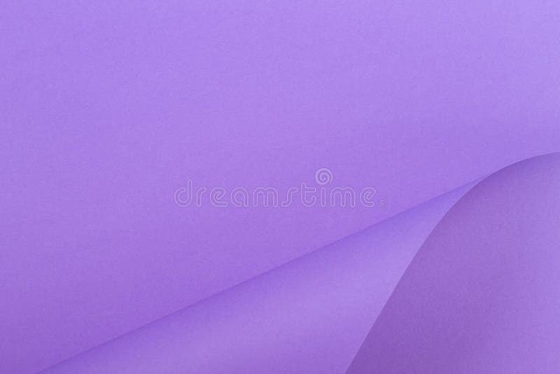 Fundo colorido abstrato Papel roxo violeta da cor em formas geométricas foto de stock Fundo colorido abstrato Papel roxo violeta da cor em formas geométricas foto de stock