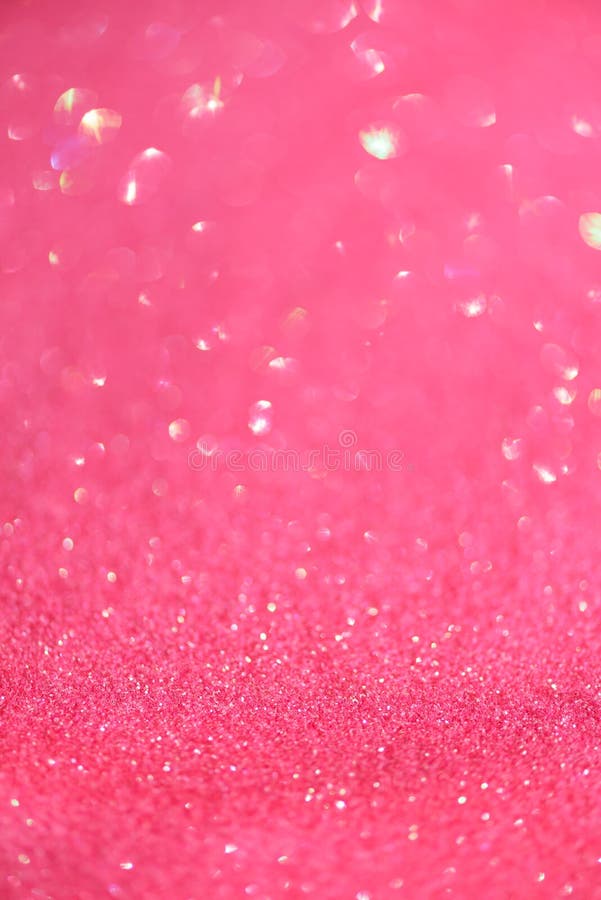 Bolo De Aniversário De Creme Cor-de-rosa Festivo Decorado Com Borboletas De  Waffle. Bolo Sobre Fundo Branco. Isolado. Imagem de Stock - Imagem de  partido, confeitaria: 269533369