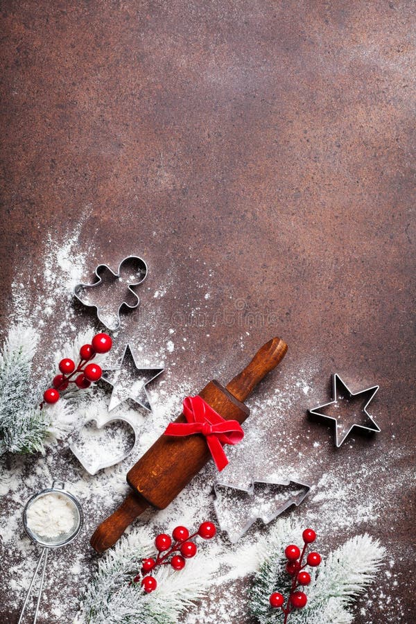 Fundo da padaria para cozinhar o cozimento do Natal com o pino do rolo e a farinha dispersada decorados com opinião superior de á foto de stock royalty free