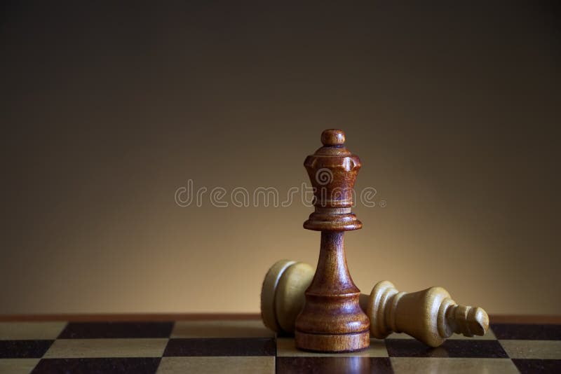 A Rainha Derrota O Rei No Jogo De Xadrez Imagem de Stock - Imagem de  batalha, derrota: 85226517