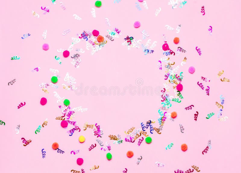 Fundo festivo cor-de-rosa dos confetes imagens de stock Fundo festivo cor-de-rosa dos confetes imagens de stock