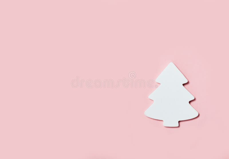 Fundo festivo da bandeira do Natal: árvore do White Christmas no fundo cor-de-rosa fotografia de stock Fundo festivo da bandeira do Natal: árvore do White Christmas no fundo cor-de-rosa fotografia de stock