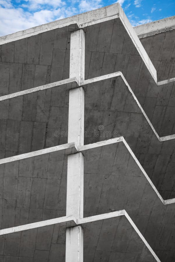 Fundo moderno da arquitetura com céu foto de stock royalty free