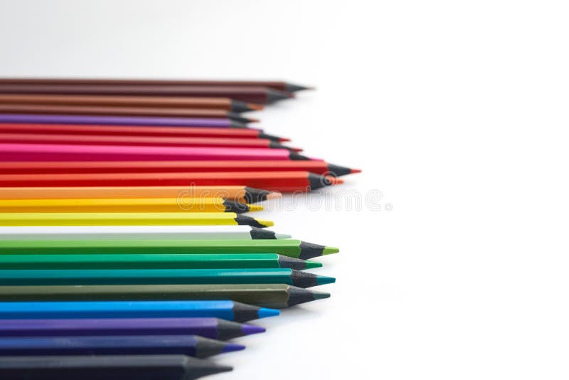 Fundo ou bandeira colorida com lugar para o texto, cópia-espaço Lápis da cor na esquerda em um fundo branco foto de stock royalty free Fundo ou bandeira colorida com lugar para o texto, cópia-espaço Lápis da cor na esquerda em um fundo branco foto de stock royalty free