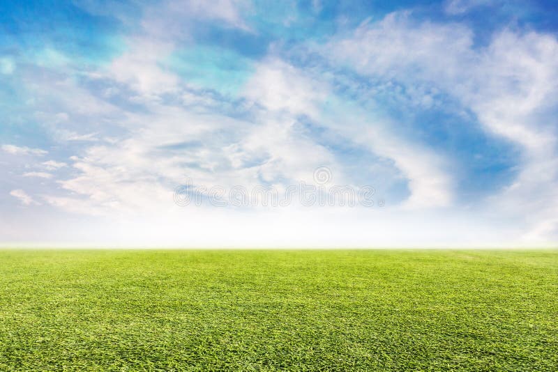 Fundo verde do gramado e do céu fotografia de stock royalty free Fundo verde do gramado e do céu fotografia de stock royalty free