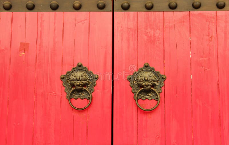 Fundo vermelho chinês da porta imagens de stock Fundo vermelho chinês da porta imagens de stock