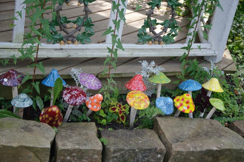 4 Funghi Decorativi Natalizi - Amanita E Russula In Plastica Per Composizioni E Ghirlande