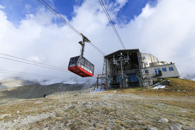 Funiculaire de Chamonix au sommet d'Aiguille du Midi image libre de droits Funiculaire de Chamonix au sommet d'Aiguille du Midi image libre de droits