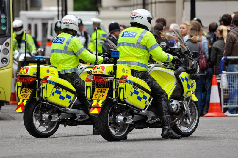 Funkcjonariuszi policji na motocyklach w Londyn