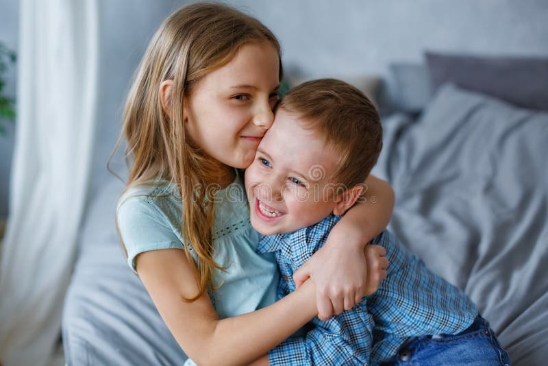 Brother watching sister. Брат и сестра / frère et soeur (brother and sister) / 2022. Sister hug brother. Brother and sister hug cutie. Sister's hug and Gift.